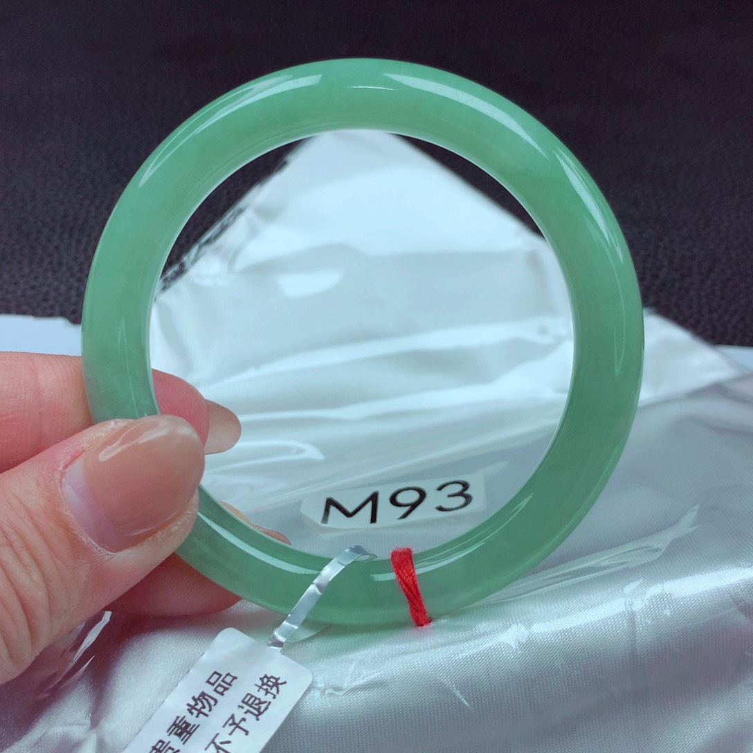 翡翠手镯未镶嵌手镯88