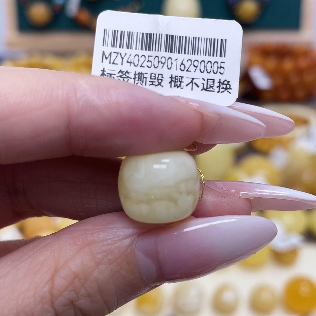 蜜蜡未镶嵌珠宝奇石13.2*11.4mm带皮色