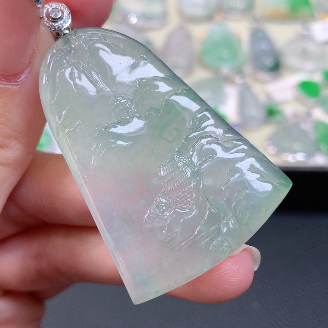 翡翠18K金镶嵌颈饰