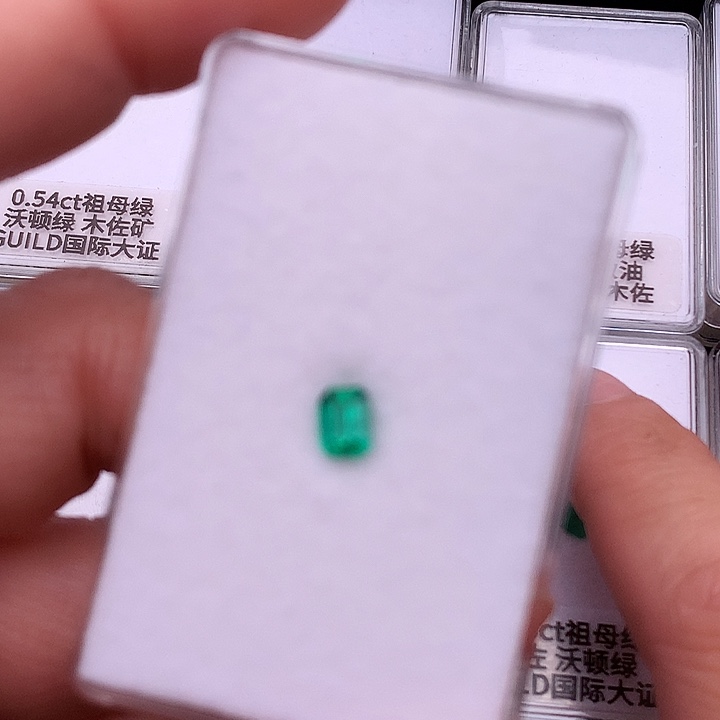 祖母绿裸石未镶嵌0.62ct极微油Swat沃顿