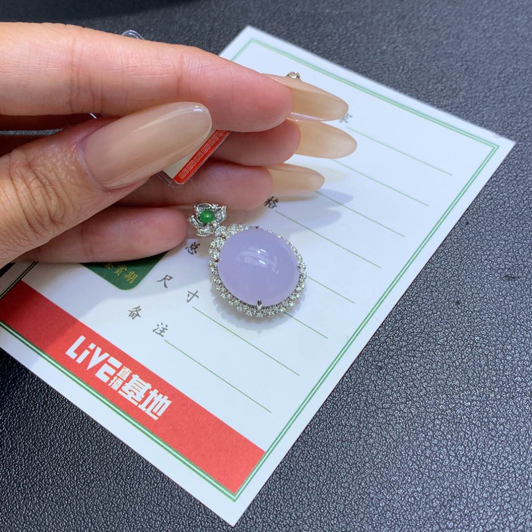 颈饰18K金镶嵌翡翠