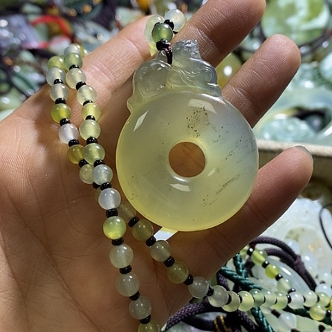 岫玉颈饰未镶嵌挂件