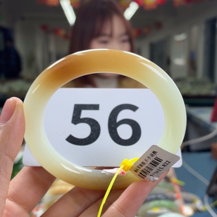 呼****和田玉未镶嵌手镯