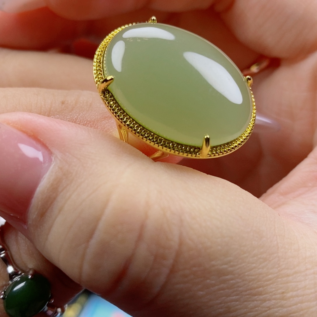 未镶嵌戒指和田玉