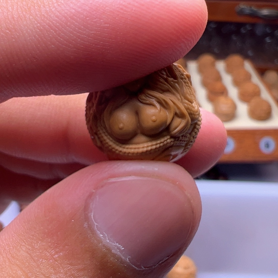 猴头核桃吊坠精工蛇女
