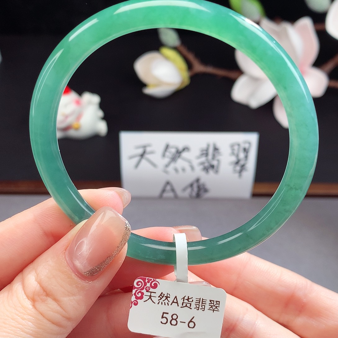 翡翠手镯（圆镯）未镶嵌
