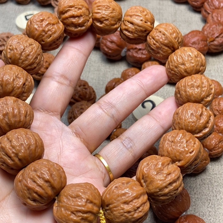 文玩核桃吊坠八棱方墩