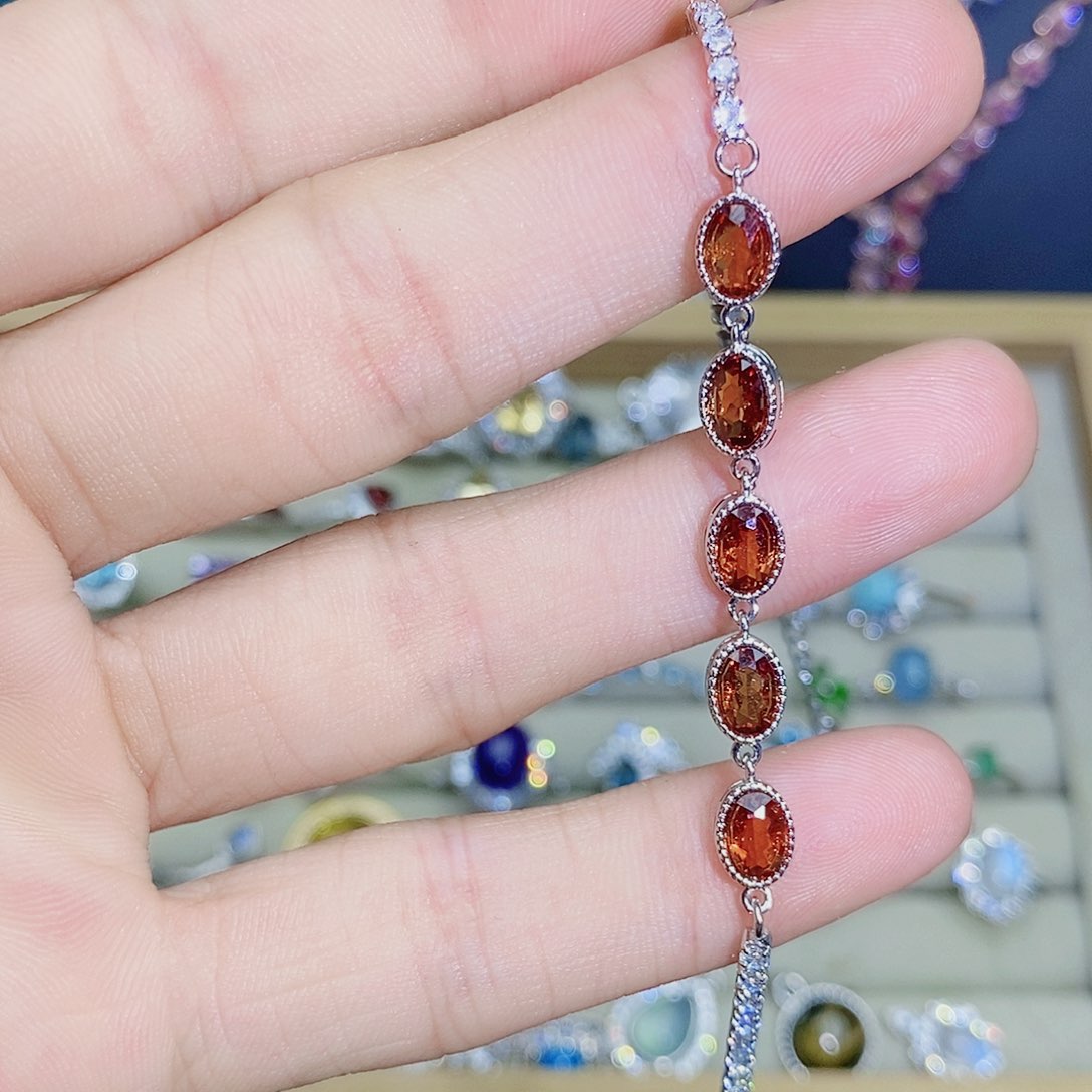 手链未镶嵌石榴石（芬达石）