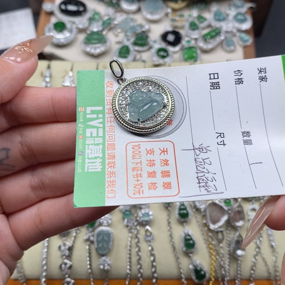 翡翠颈饰未镶嵌翡翠