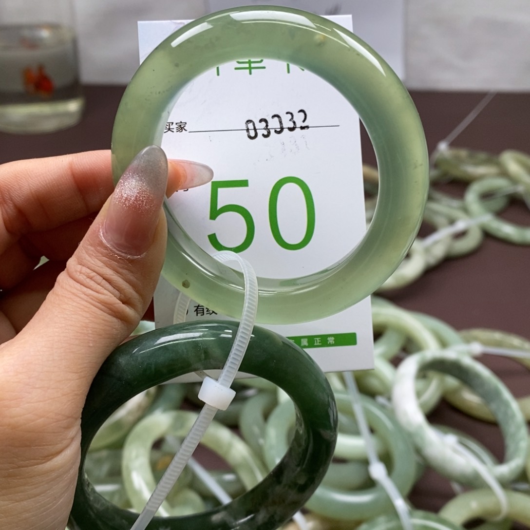 蛇纹石玉手镯未镶嵌