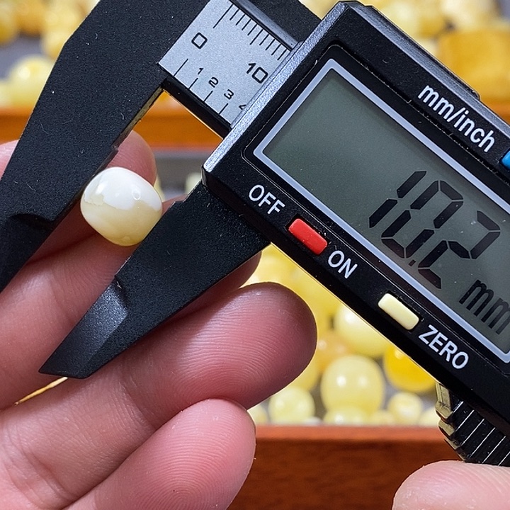 未镶嵌琥珀珠宝奇石