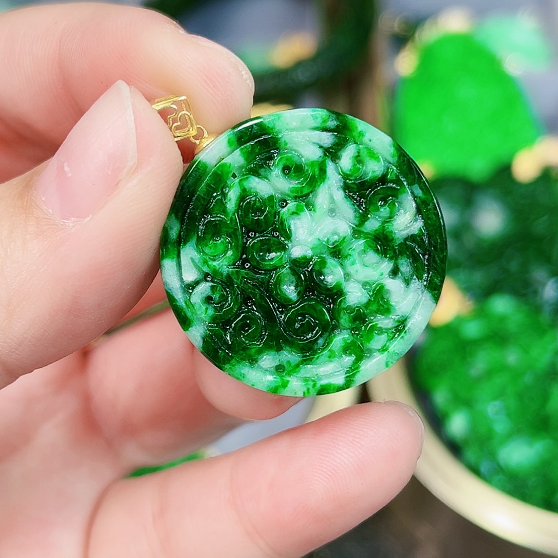 翡翠颈饰18K金镶嵌吊坠