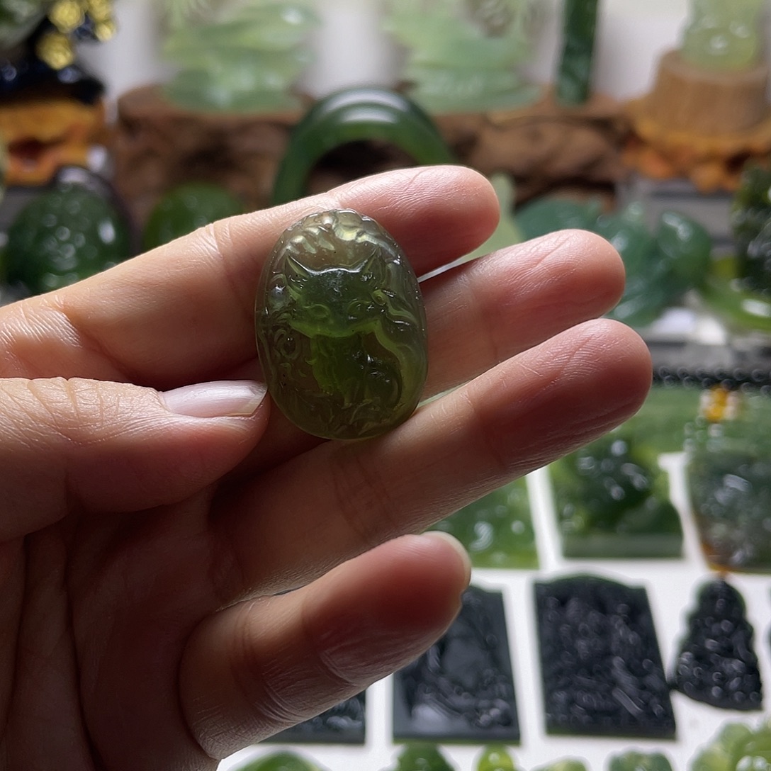 未镶嵌蛇纹石玉颈饰