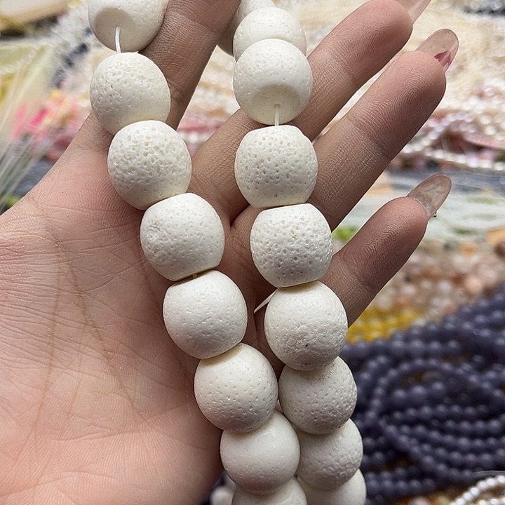 玛瑙/玉髓珠宝半成品未镶嵌一条18mm左右白精灵桶珠