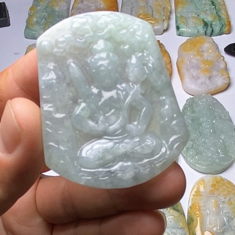 翡翠颈饰未镶嵌翡翠