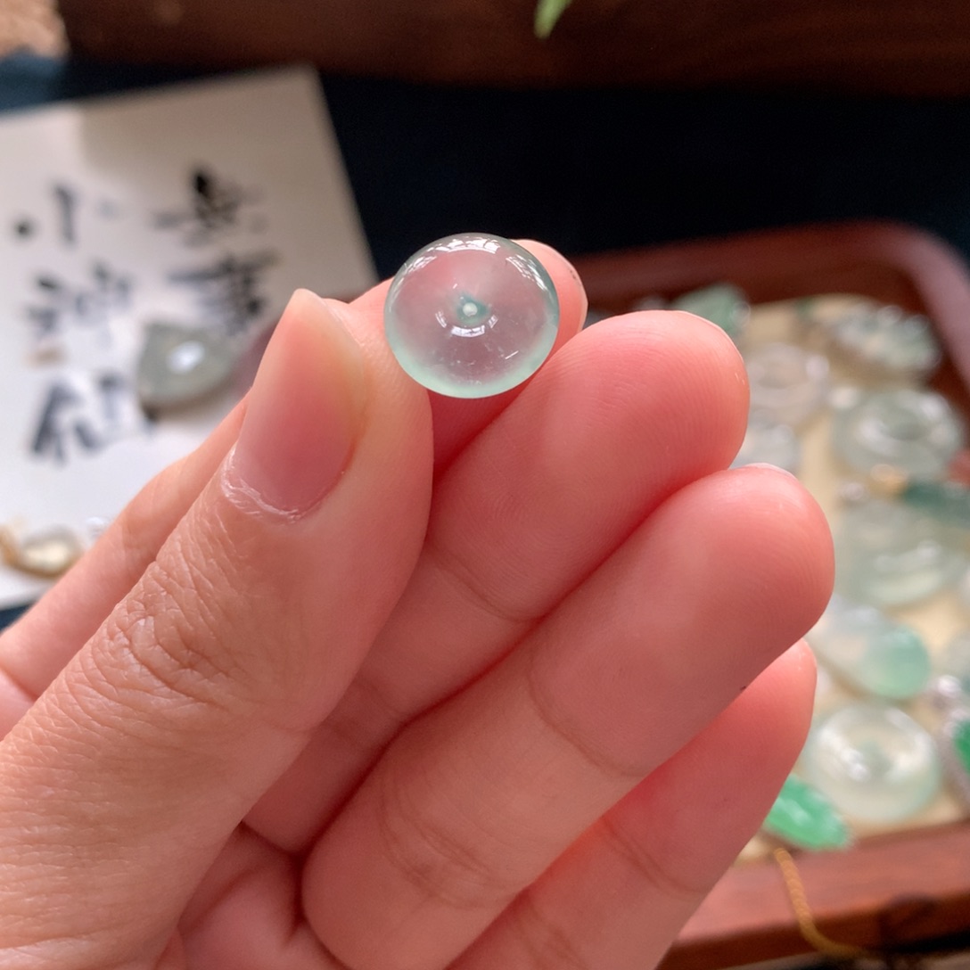 翡翠颈饰未镶嵌:****L平安扣