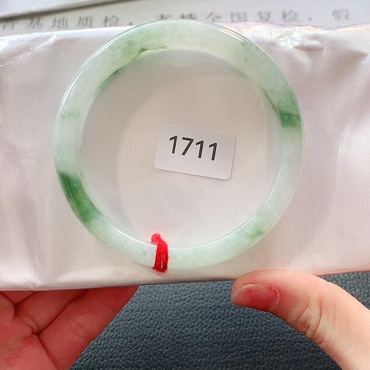 翡翠手镯未镶嵌天然翡翠手镯