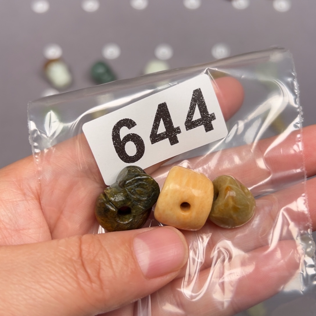 未镶嵌蛇纹石玉颈饰話***倔微瑕不退不换
