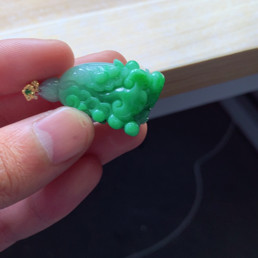 翡翠颈饰18K金镶嵌吊坠