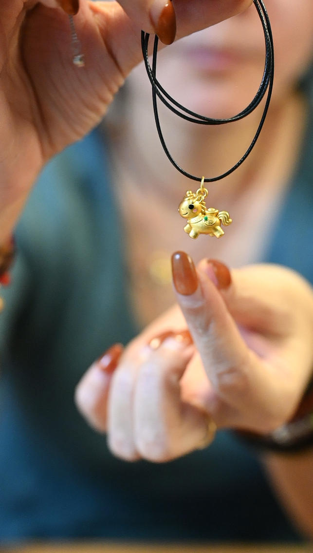 坠链均925银皮 小黑绳银镀金小马吊坠