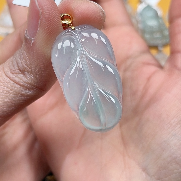 翡翠挂件18K金镶嵌叶子