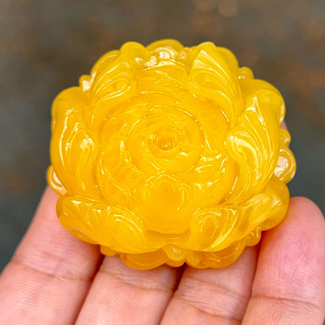 焦皮料鸡油黄牡丹花吊坠