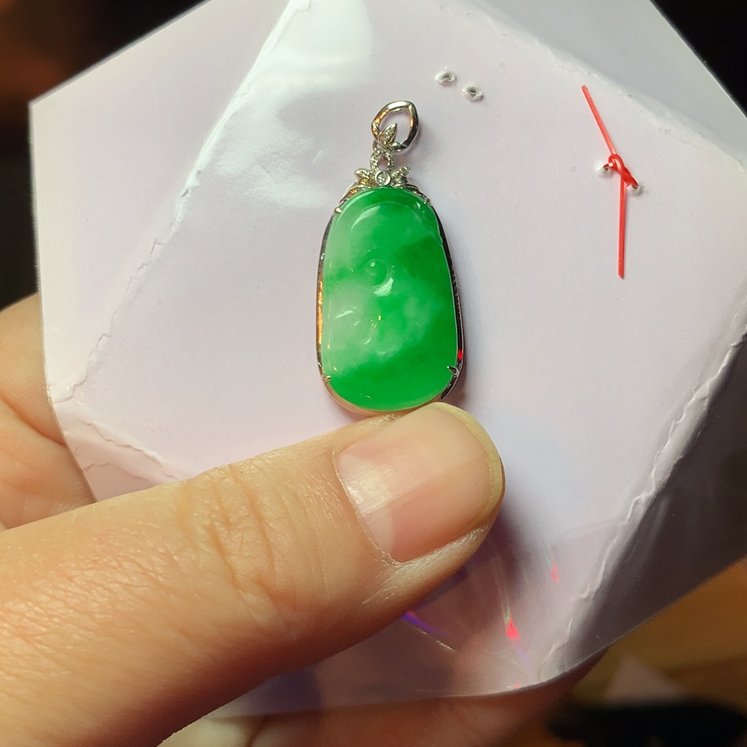 ༺***༻翡翠18K金镶嵌颈饰如意