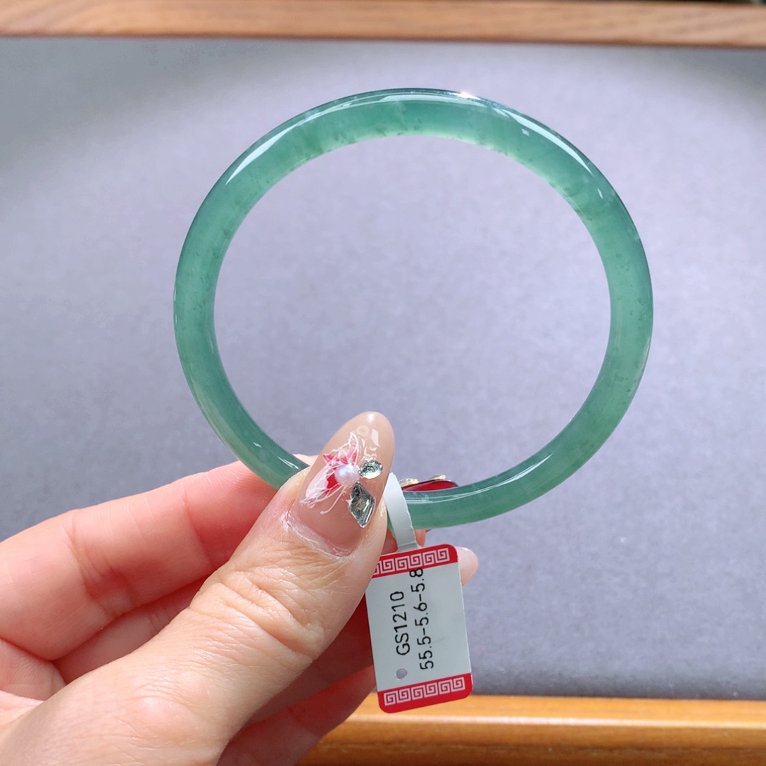 翡翠手镯未镶嵌天然翡翠手镯叮当镯