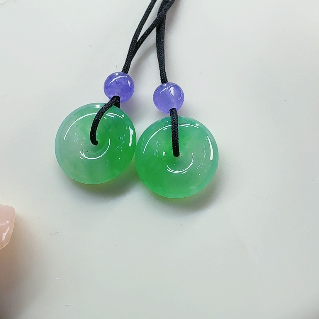 翡翠颈饰未镶嵌平安扣一对