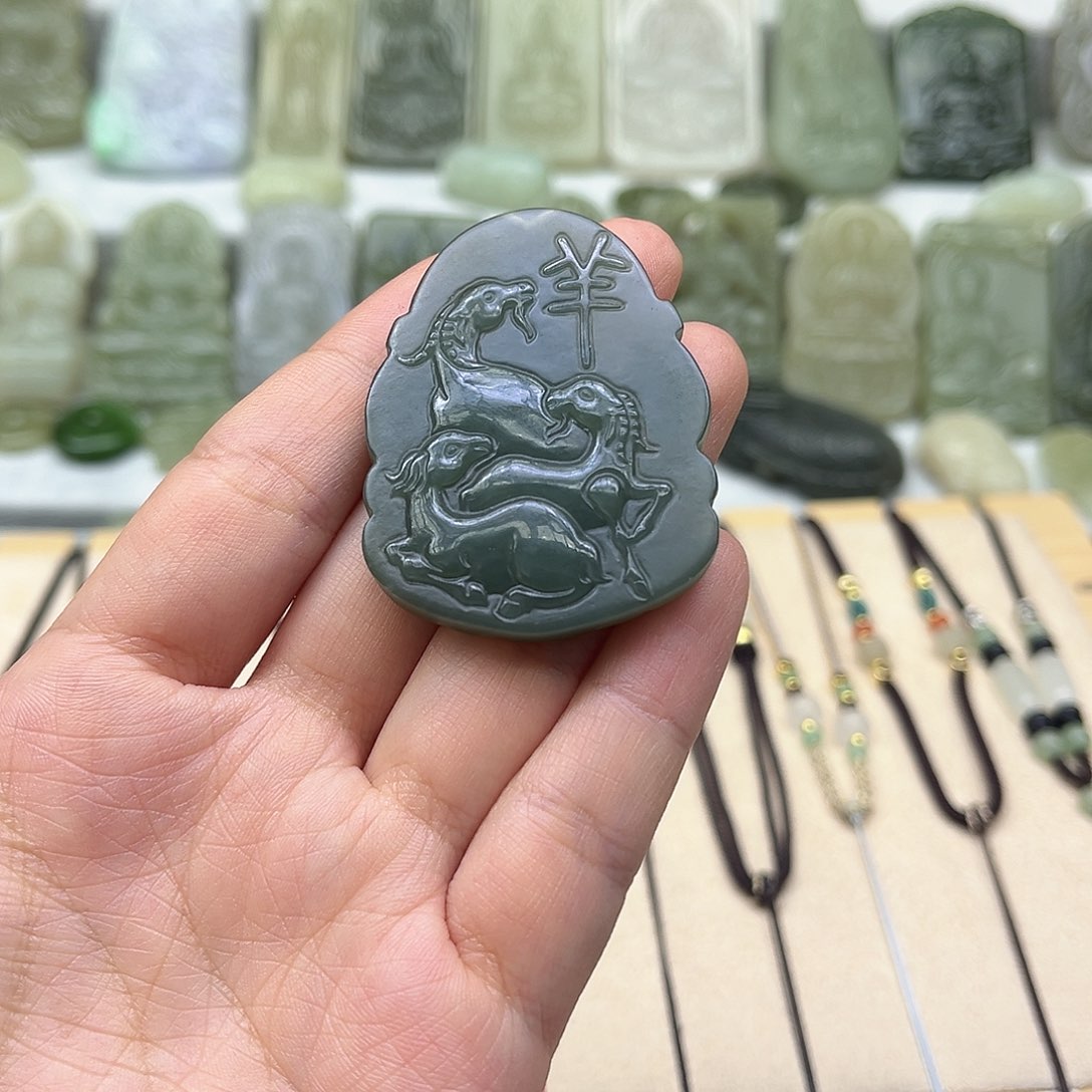 和田玉颈饰未镶嵌郯****师