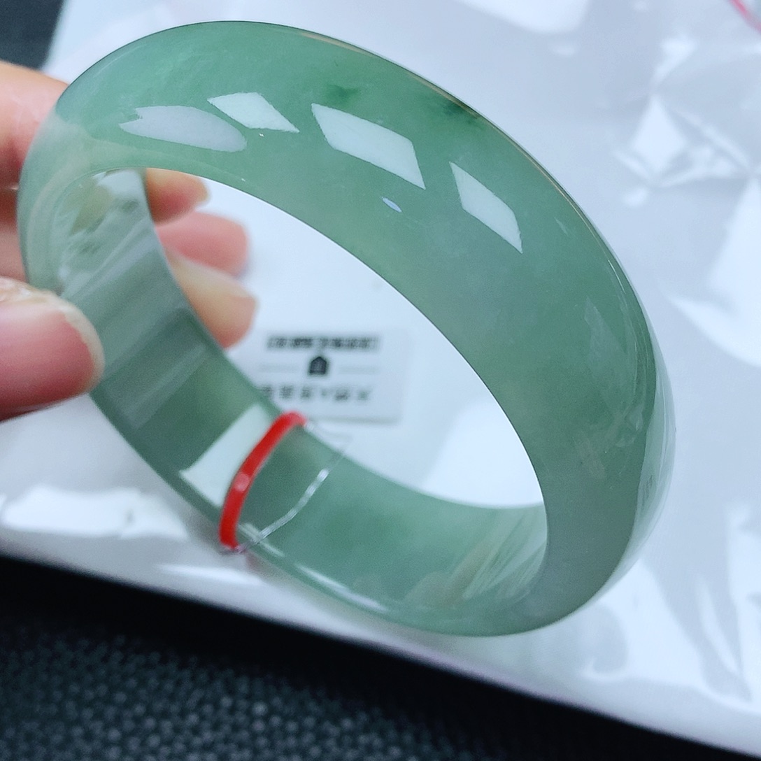 翡翠手镯未镶嵌59轮胎