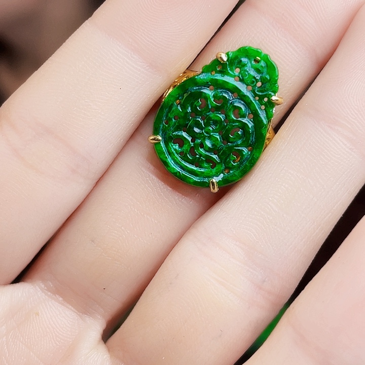 翡翠未镶嵌颈饰多样性