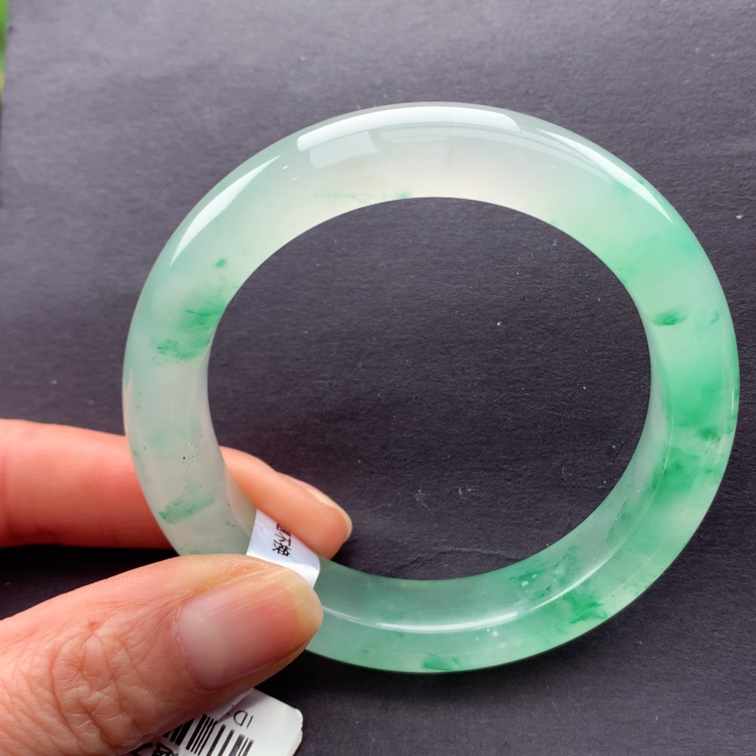 【闪购商品】未镶嵌手镯石英质玉