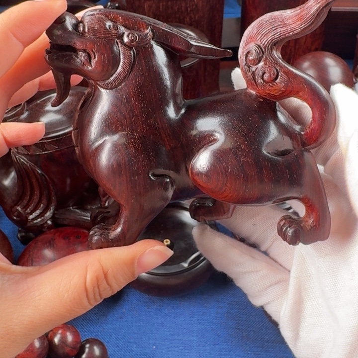 小***施小叶紫檀把件貔貅