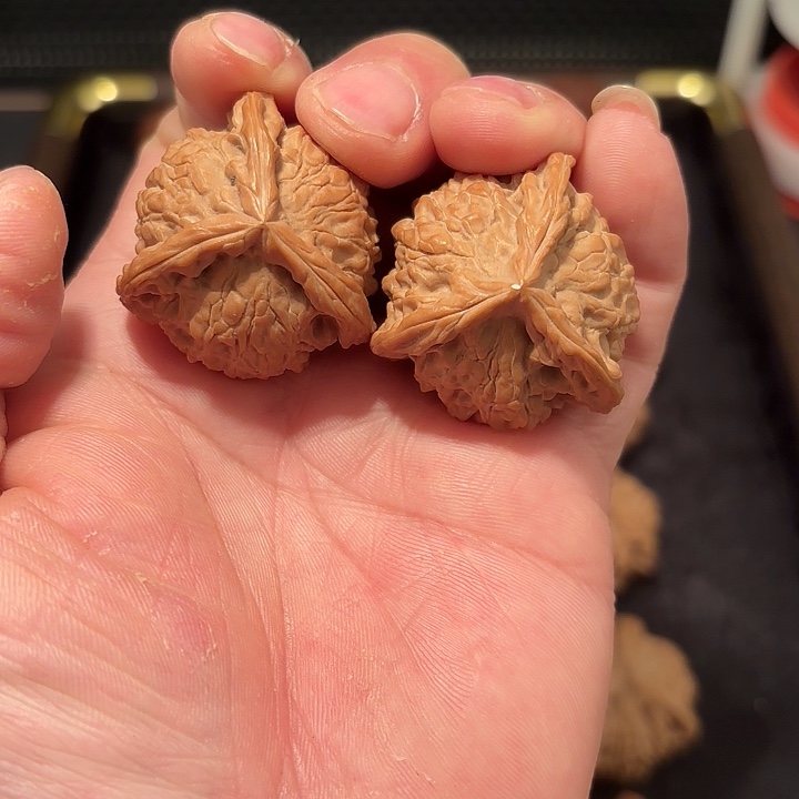 吊坠文玩核桃三棱核桃