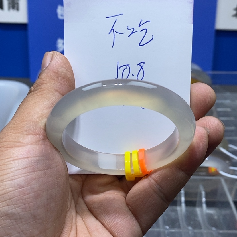 【闪购商品】玛瑙/玉髓手镯未镶嵌不****葱