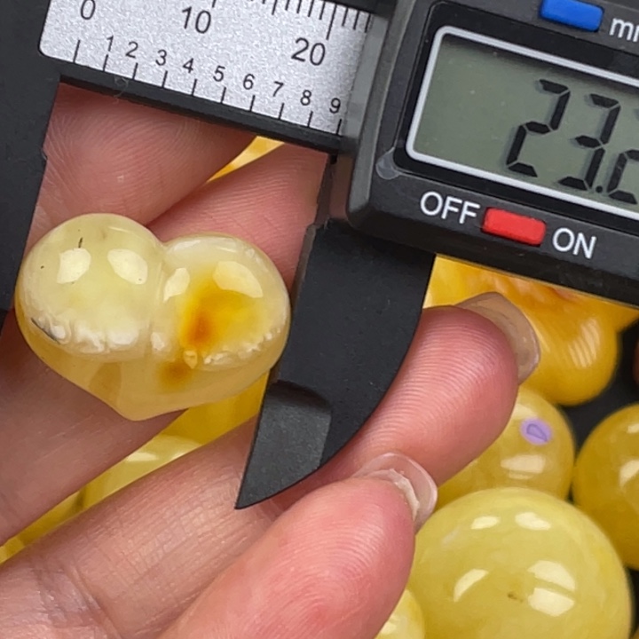 蜜蜡未镶嵌裸石微瑕156