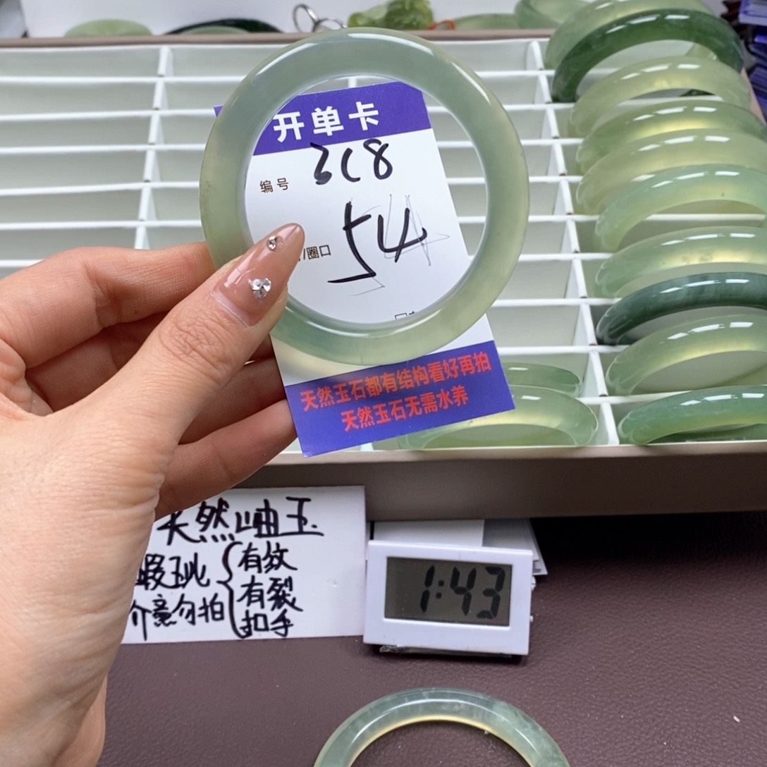 蛇纹石玉手镯未镶嵌