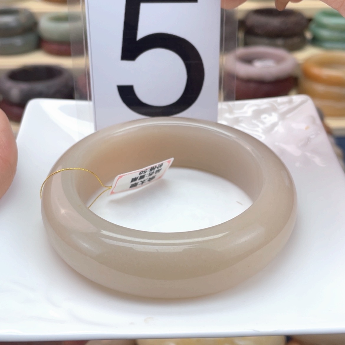 【闪购商品】石英质玉手镯未镶嵌