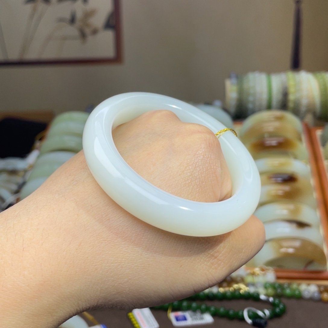 和田玉未镶嵌手镯