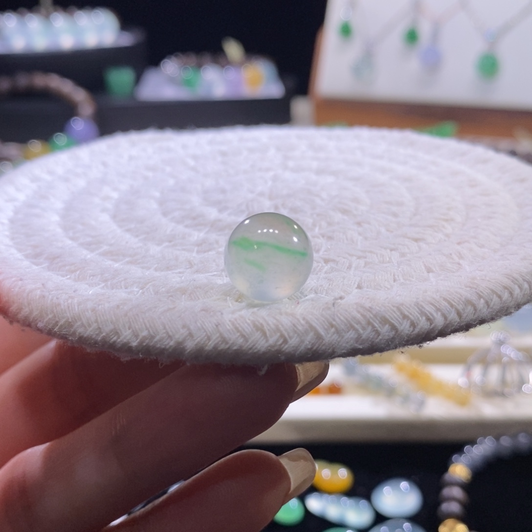 翡翠未镶嵌颈饰高冰茶飘阳绿珠卡11.7