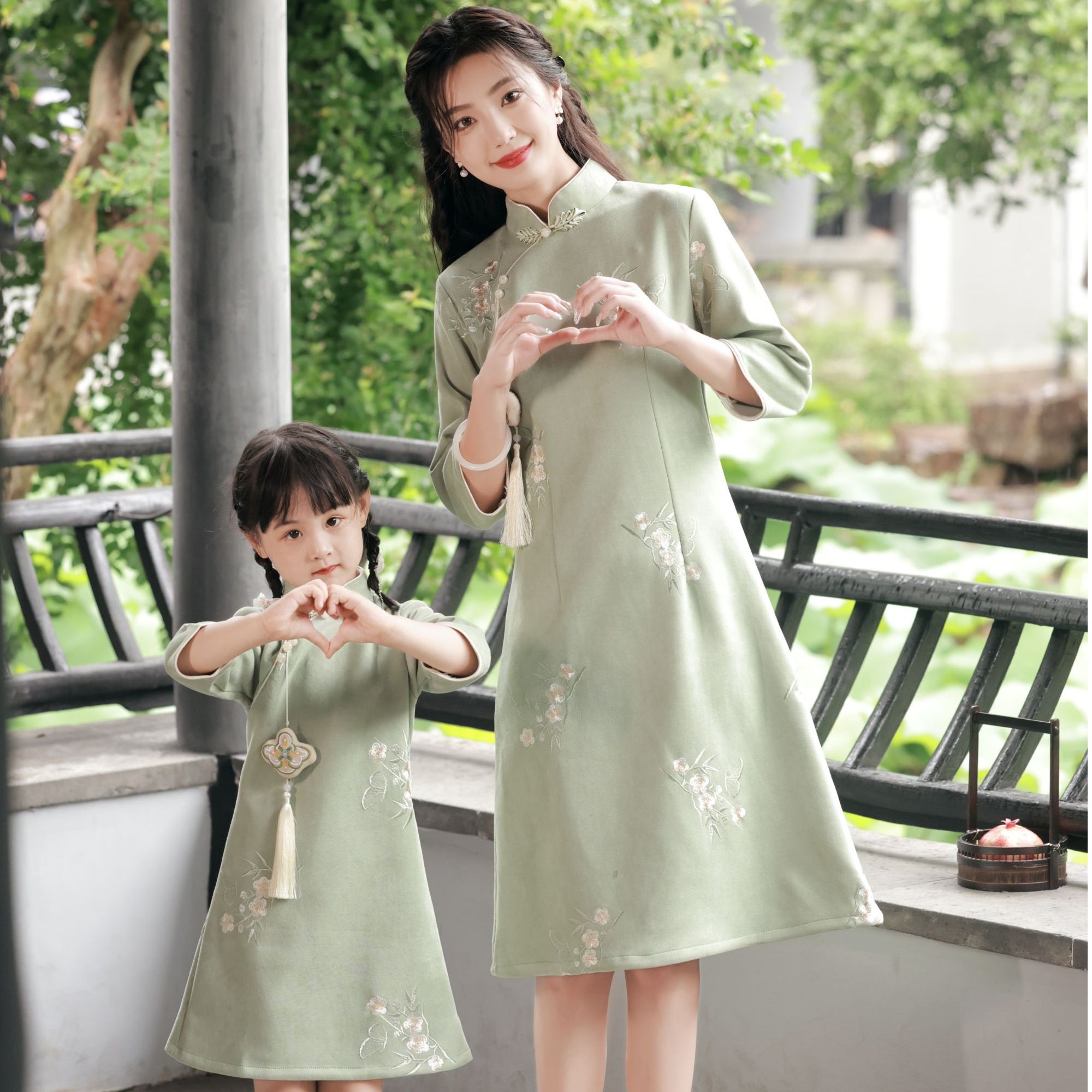 绿色新款旗袍秋季短款遮肉女童改良中国风母女装演出服文艺日常
