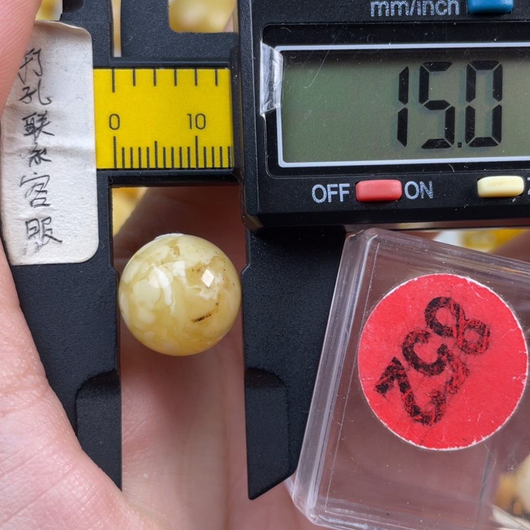 蜜蜡未镶嵌珠宝奇石瑕疵