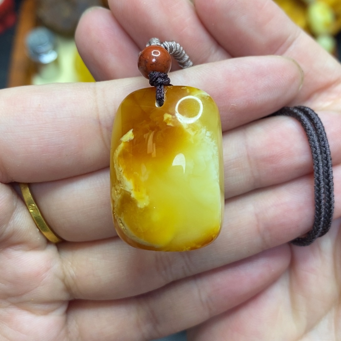 琥珀颈饰未镶嵌唐