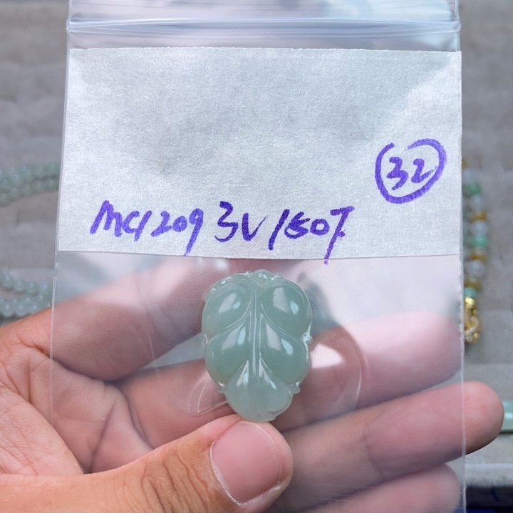 小***呀定制翡翠未镶嵌不退不换