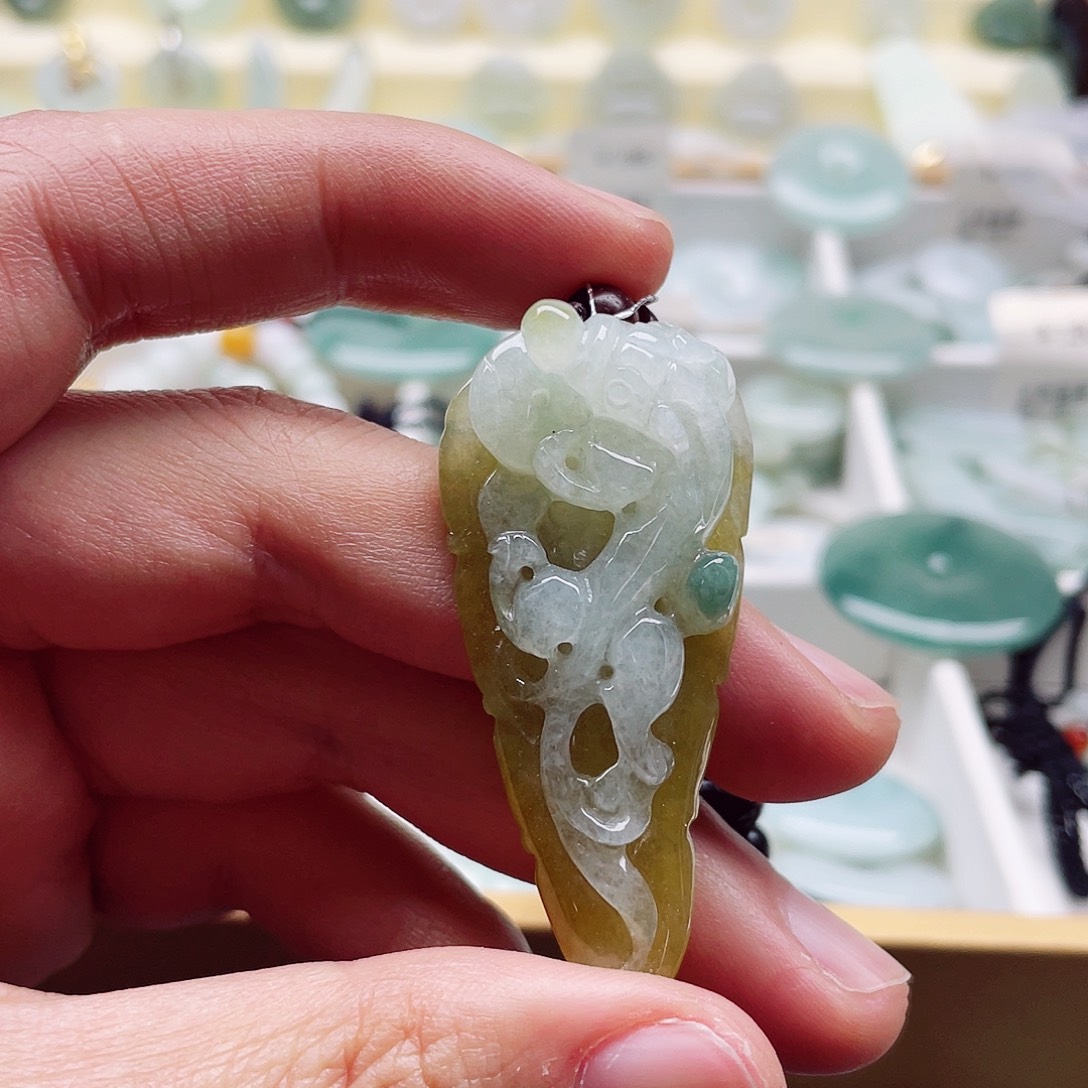 翡翠颈饰未镶嵌天然翡翠