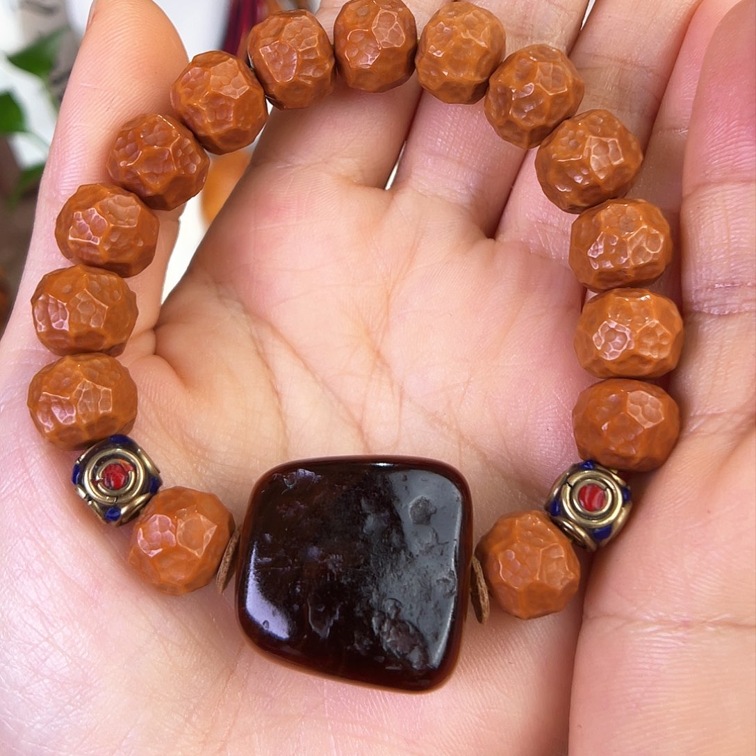 琥珀珠宝奇石未镶嵌，