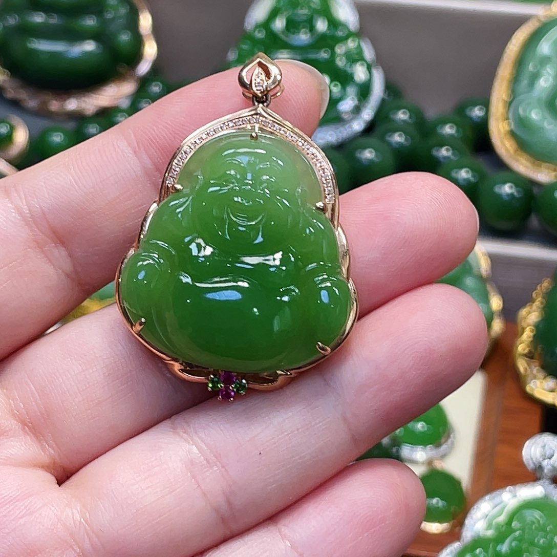 和田玉（碧玉）颈饰18K金镶嵌苹果绿佛公30