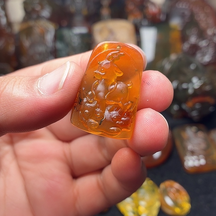 琥珀未镶嵌颈饰28