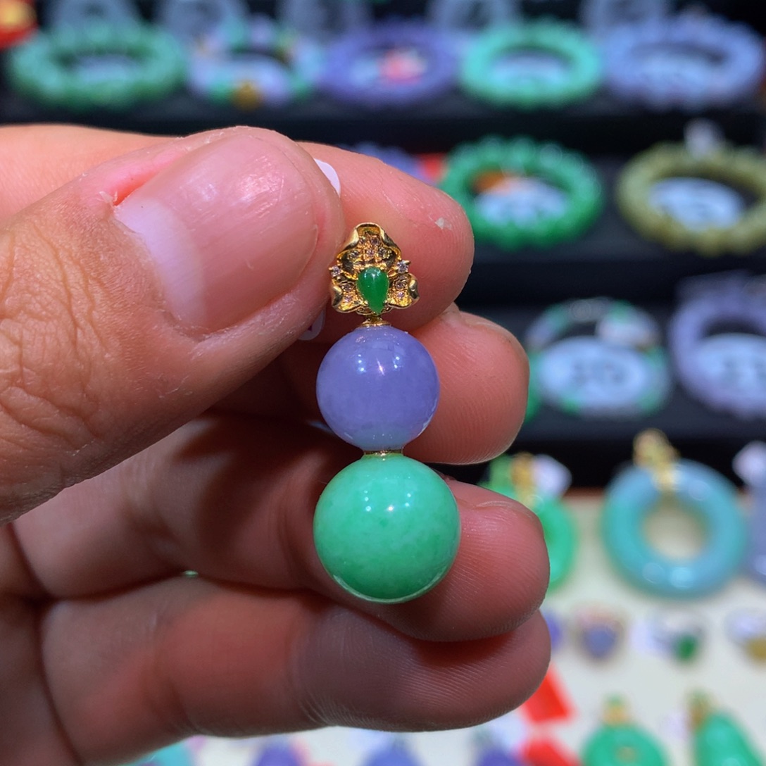 翡翠18K金镶嵌颈饰